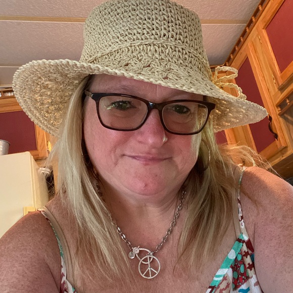 Meet your Posher, Jackie - Picture 1 of 1